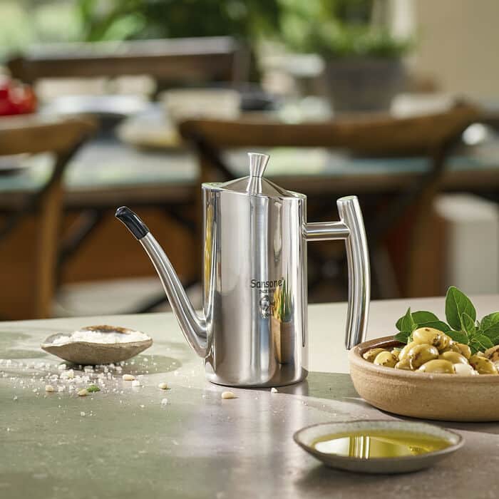 מארז + מיכל נירוסטה לשמן זית 3 ליטר פרימיום + מעמד נירוסטה + קנקן 500 מל.